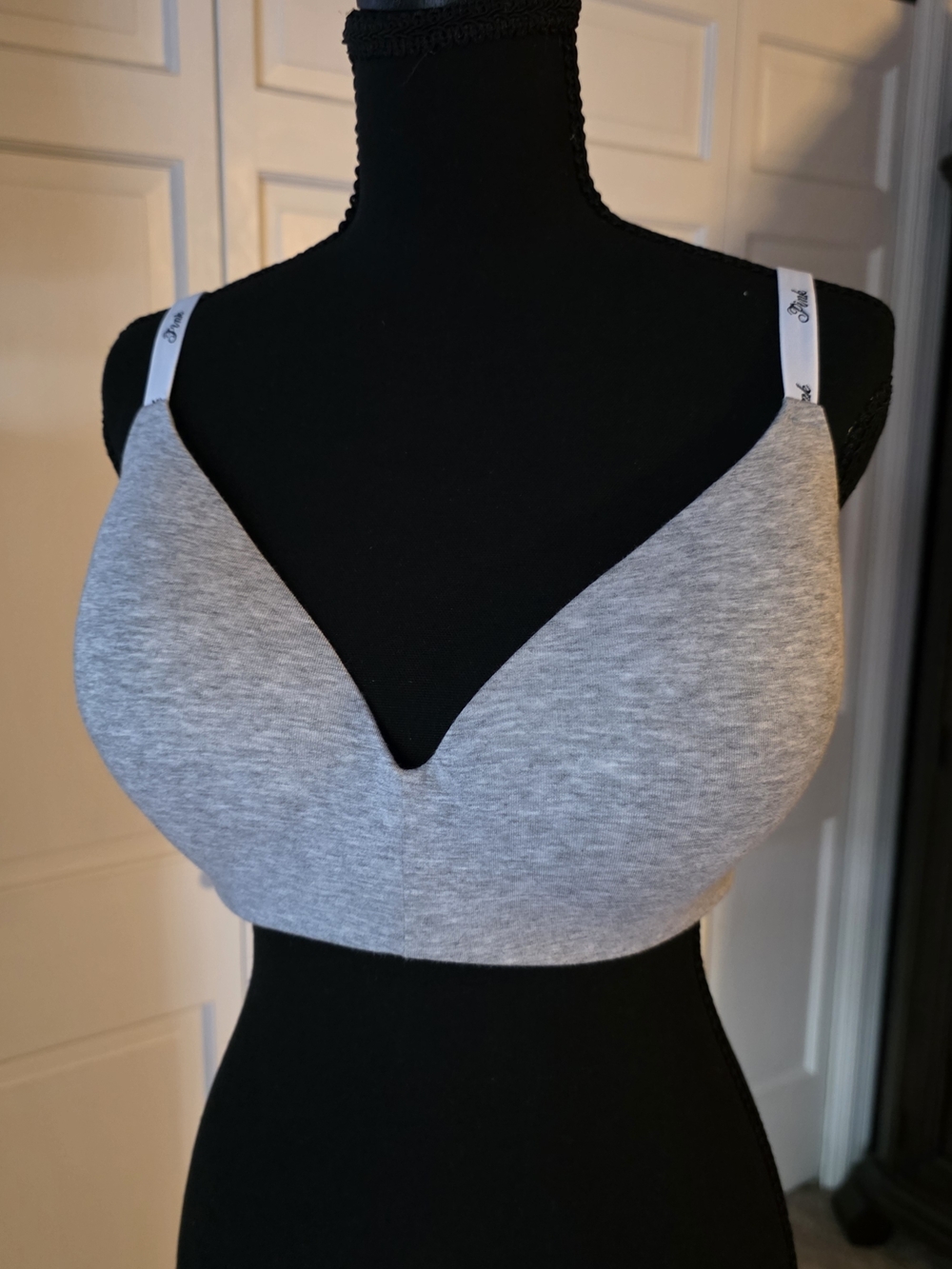 PINK Victoria’s Secret 38DD Wear Everywhere Wireless Bra Gray Lightly Lined